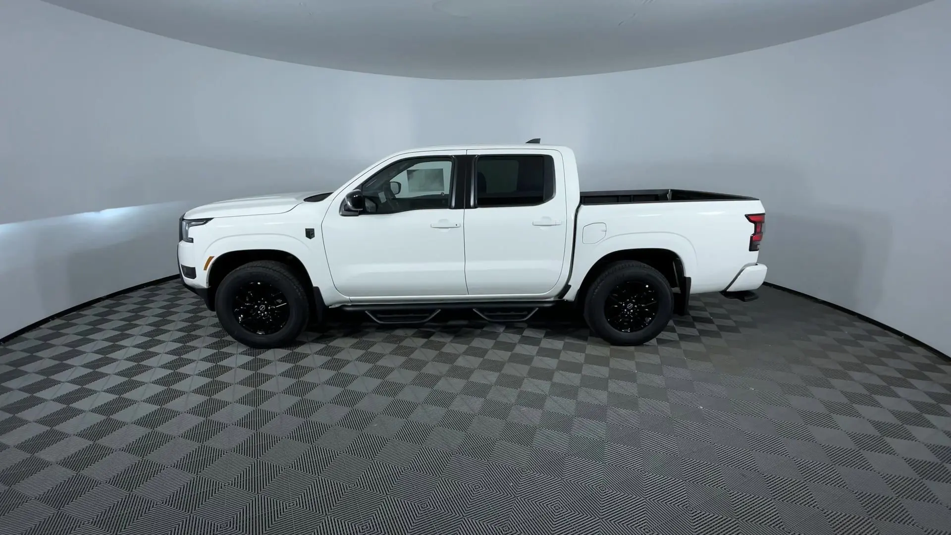 2026 Nissan Frontier Crew Cab SV photo 5