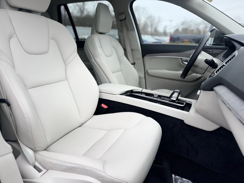 2024 Volvo - image 12