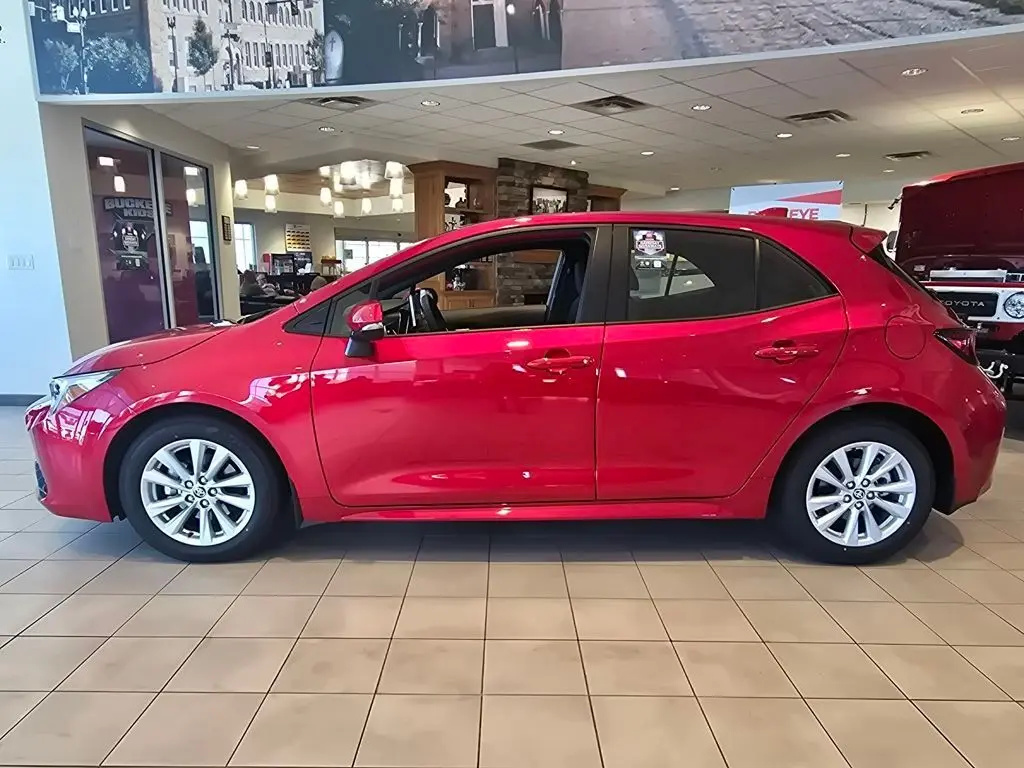 2025 Toyota Corolla SE photo 9