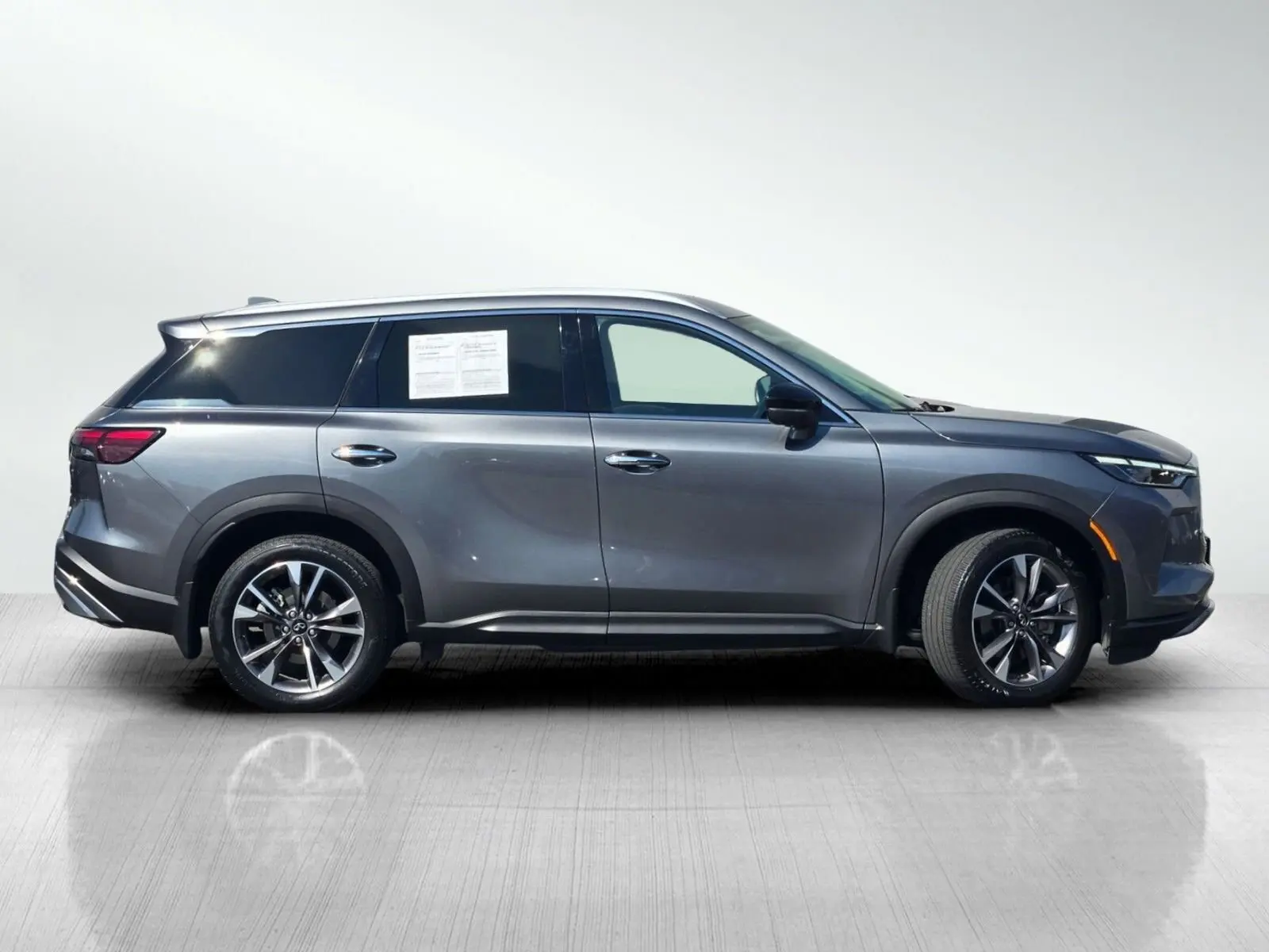 2022 Infiniti QX60 Luxe photo 3