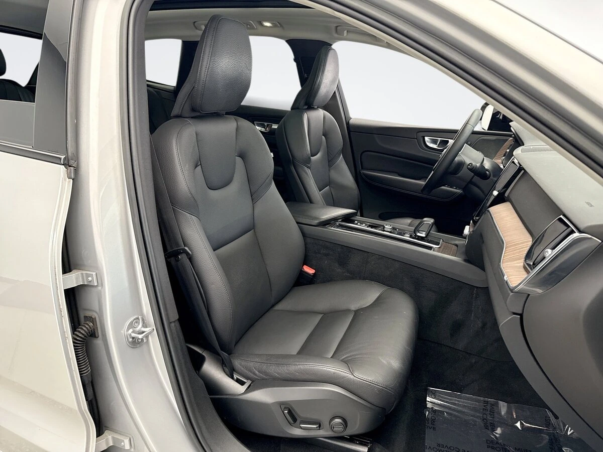 2023 Volvo - image 16