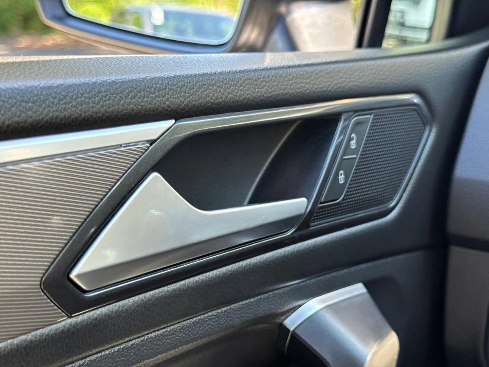 2023 Volkswagen Tiguan SE R-Line Black photo 25