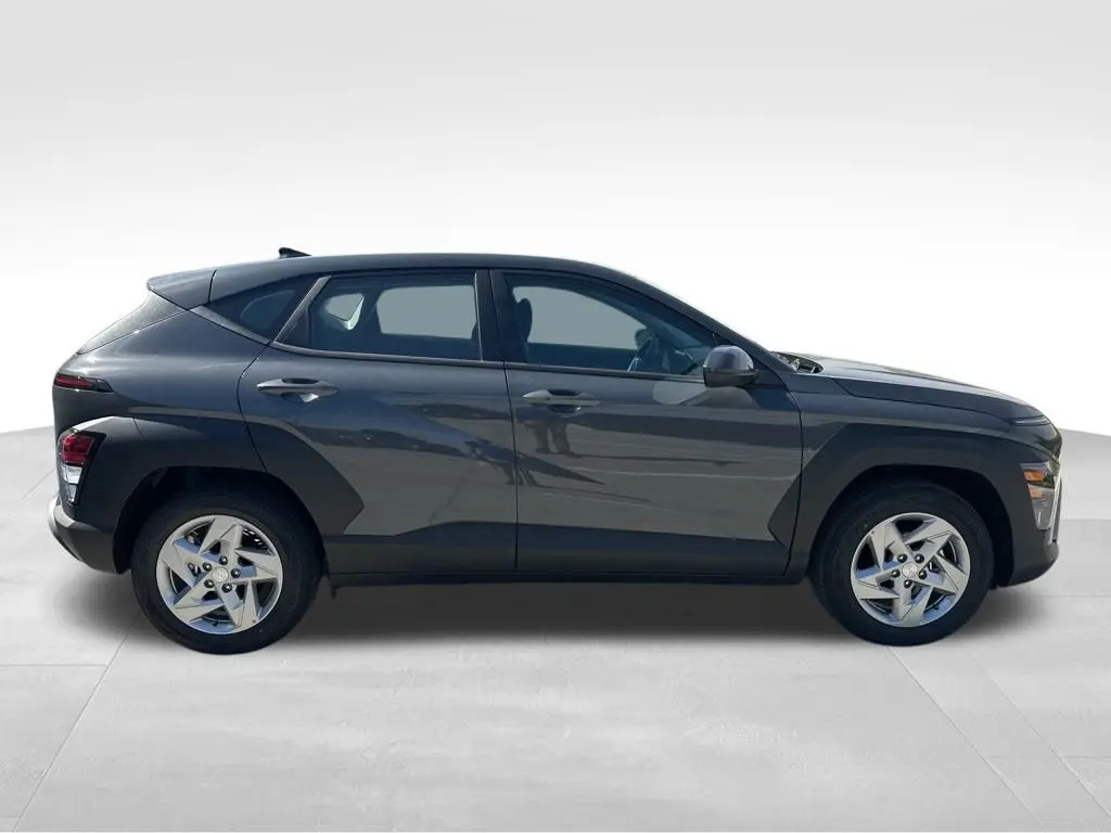 2026 Hyundai Kona SE photo 5