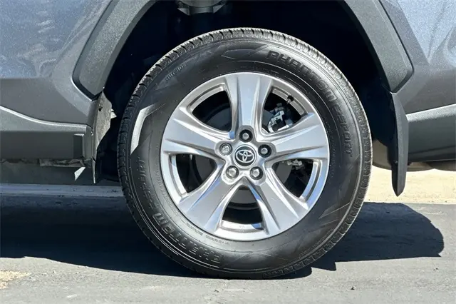 2022 Toyota RAV4 XLE photo 20
