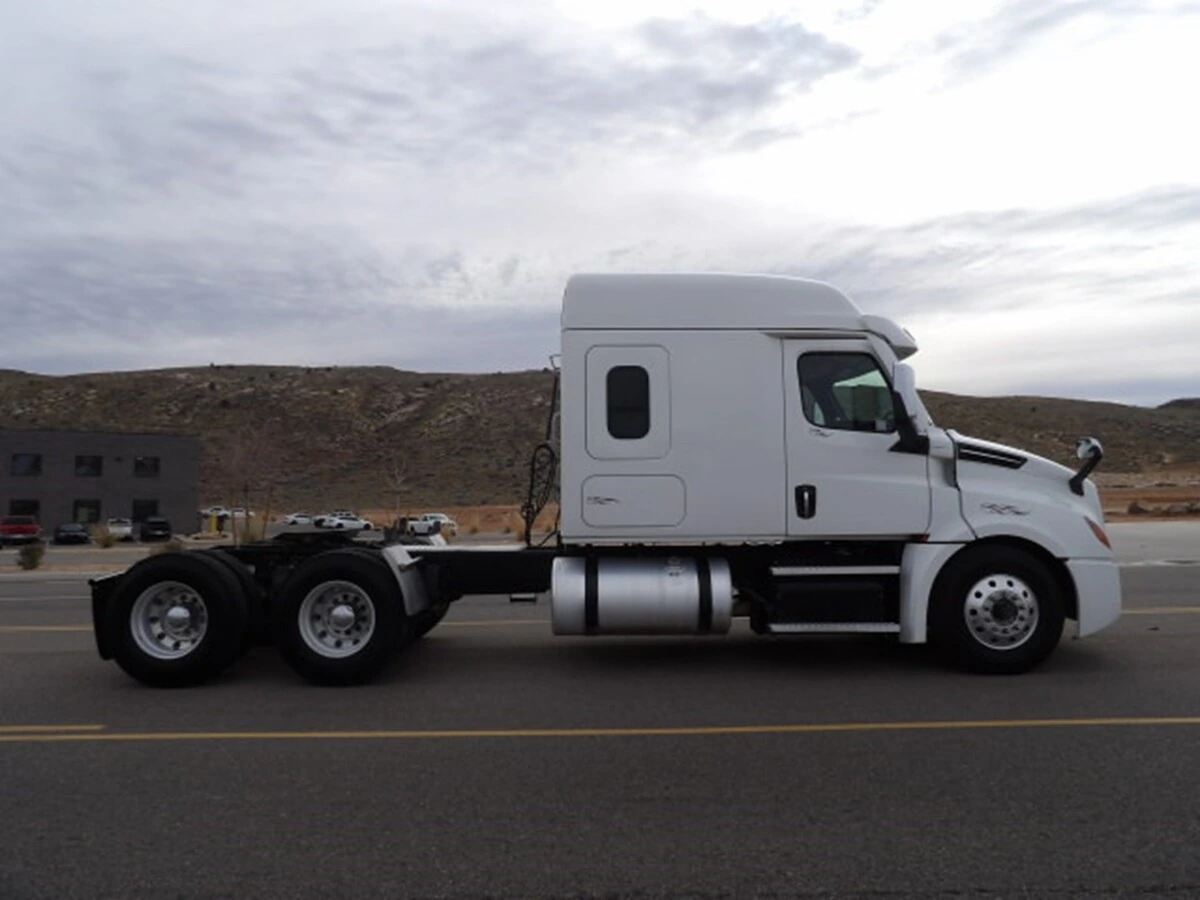 2020 Freightliner Cascadia - image 6