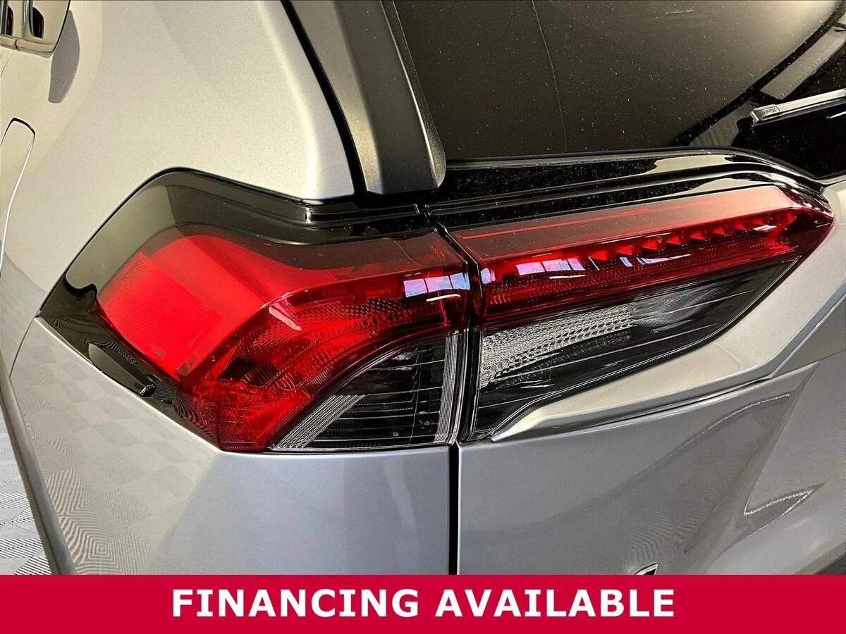 2019 Toyota RAV4 LE - Photo 21