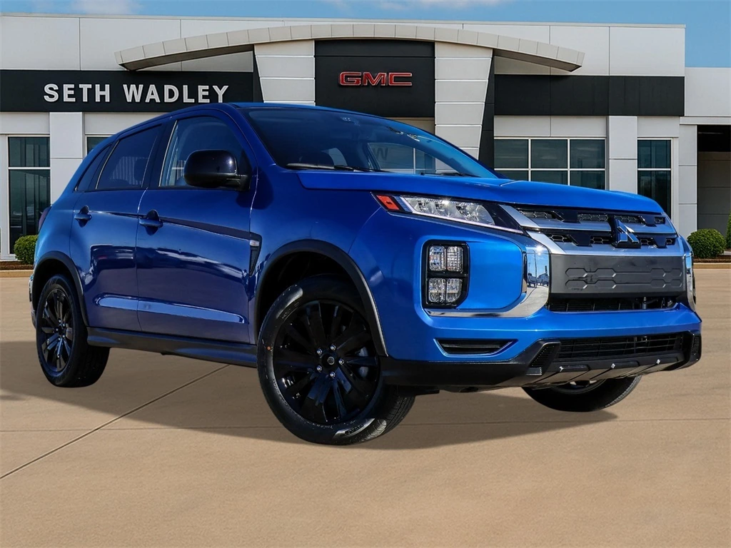 2025 Mitsubishi Outlander Sport LE's photo