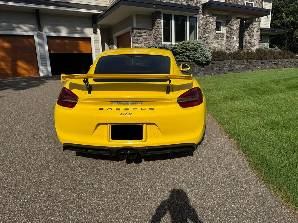 2016 Porsche Cayman GT4 photo 4