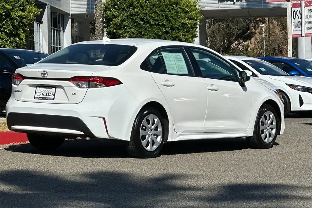 2022 Toyota Corolla LE photo 3