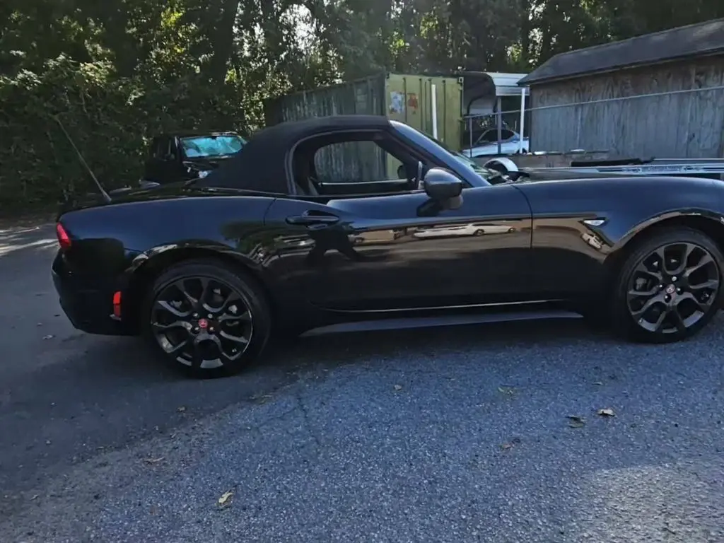 2018 Fiat 124 Spider Abarth photo 3