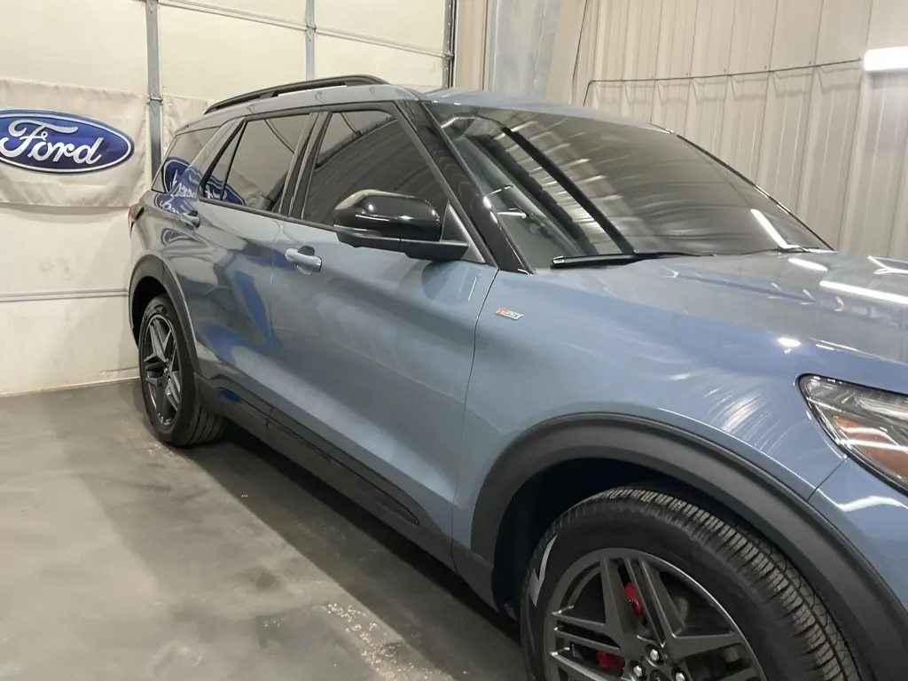 2025 Ford Explorer ST-Line photo 4