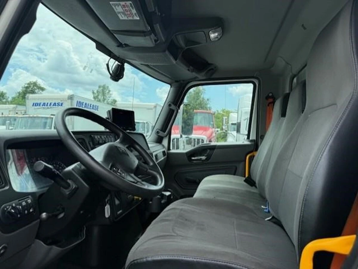 2020 International MV - image 13