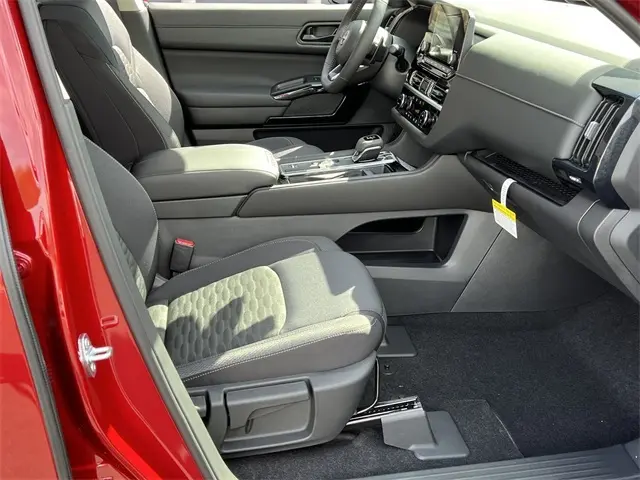2025 Nissan Pathfinder SV photo 24