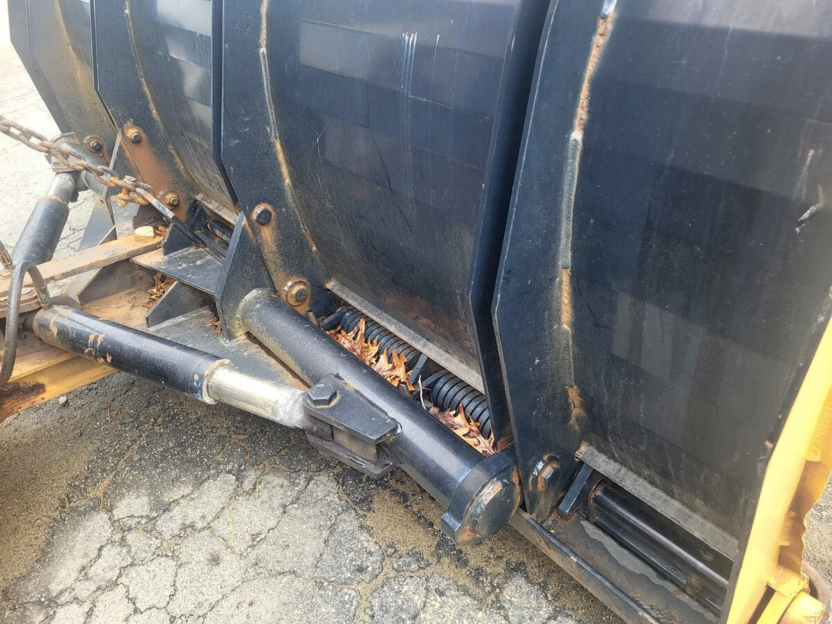 2005 International - image 20