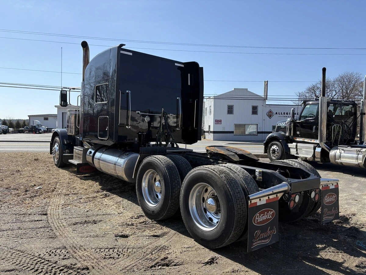 2018 Peterbilt 389 - image 4