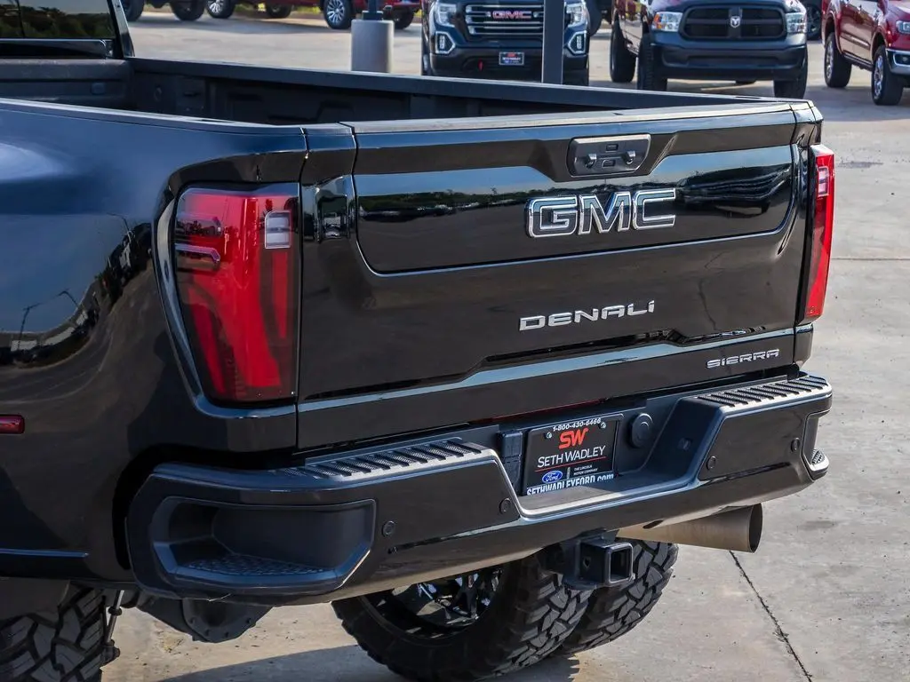 2024 Gmc Sierra HD Denali Ultimate photo 13