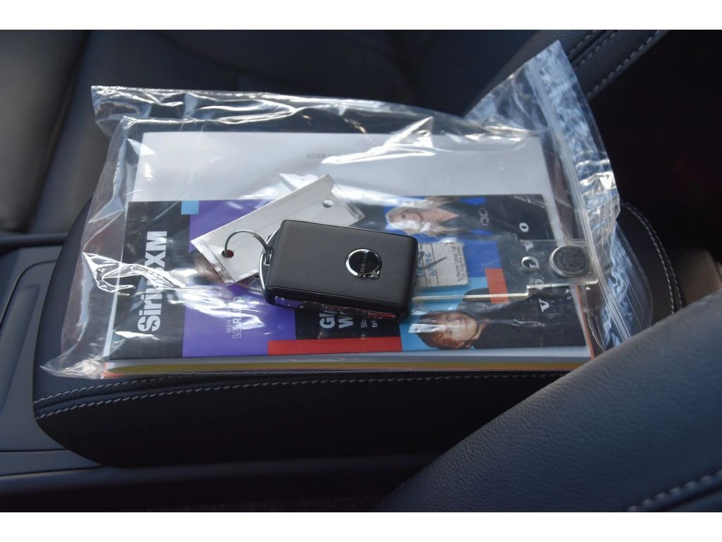 2025 Volvo - image 40