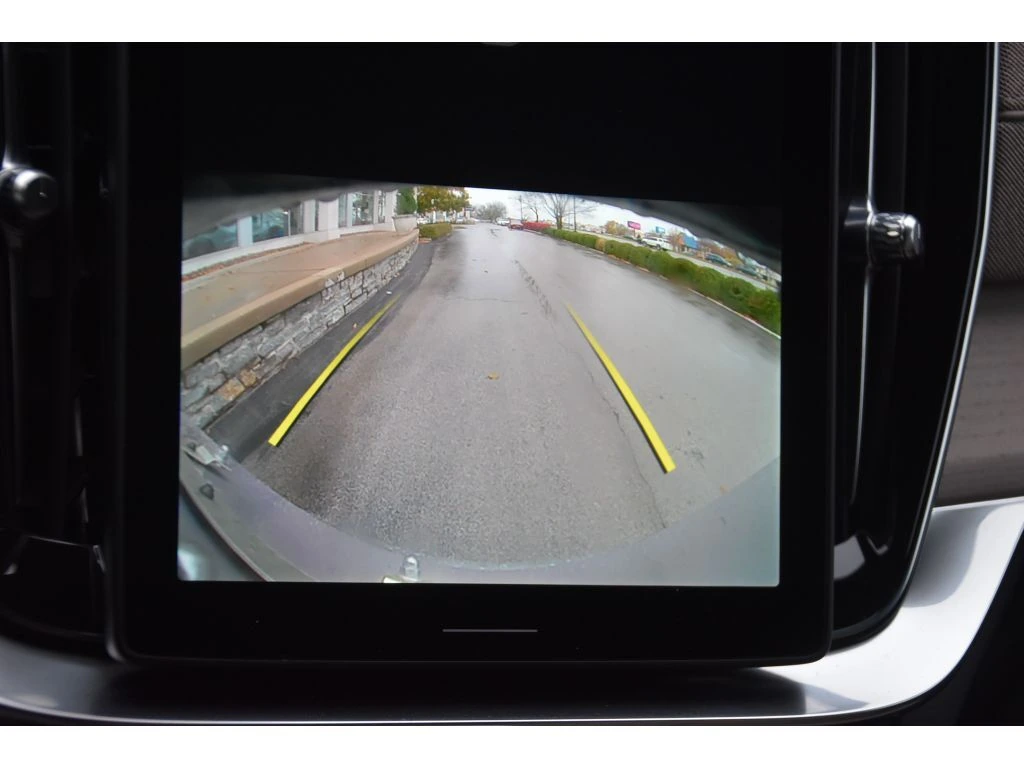 2026 Volvo - image 23