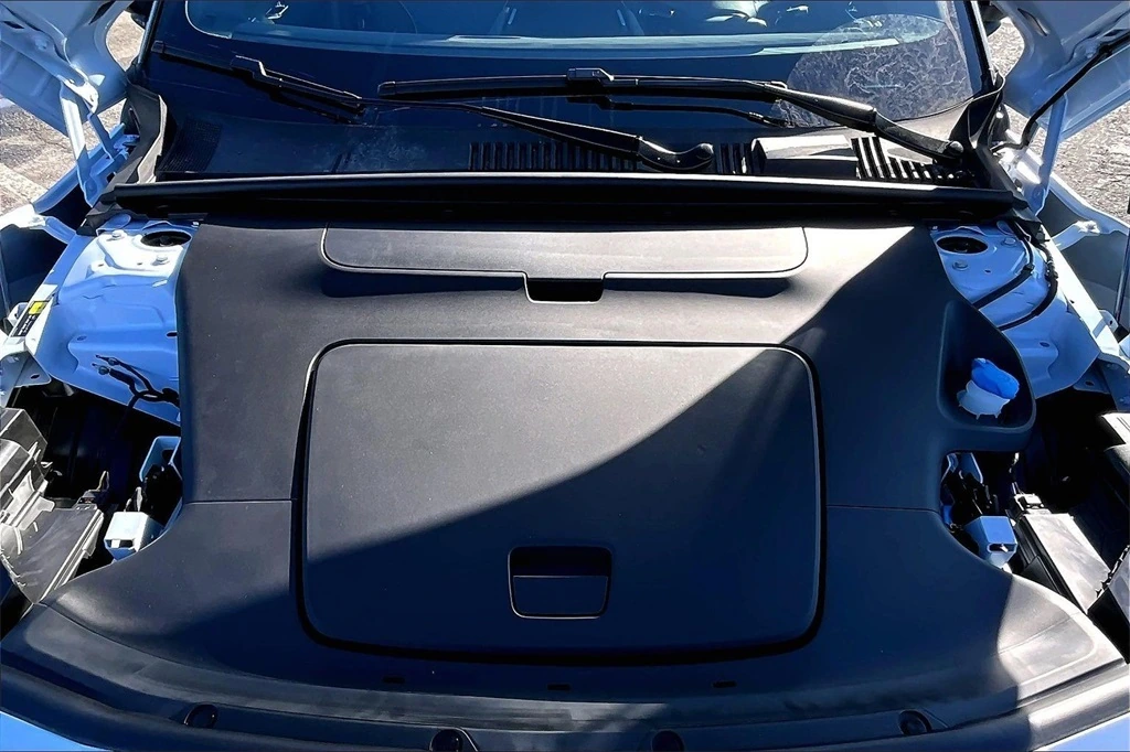 2026 Volvo - image 11