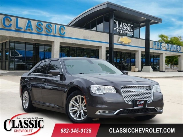 2021 Chrysler 300 Touring L's photo