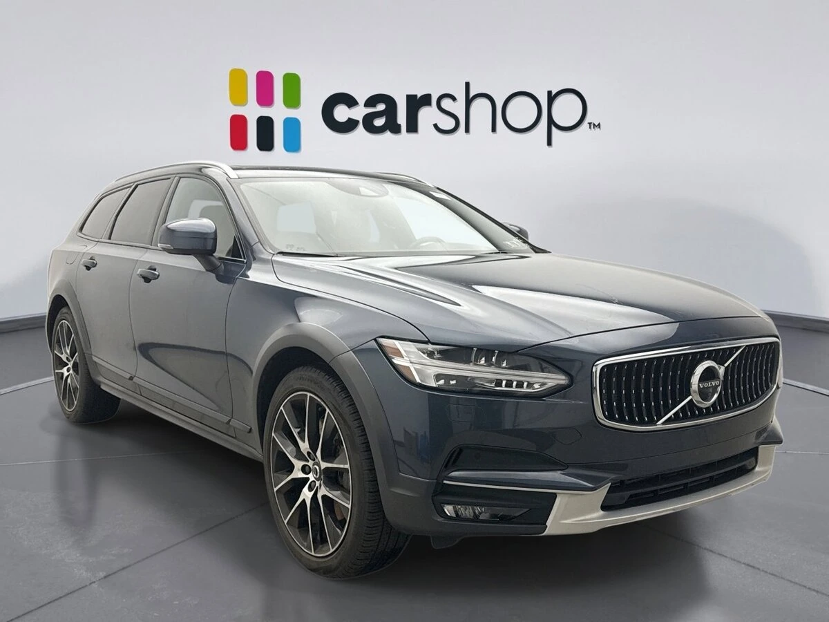 2020 Volvo - image 5