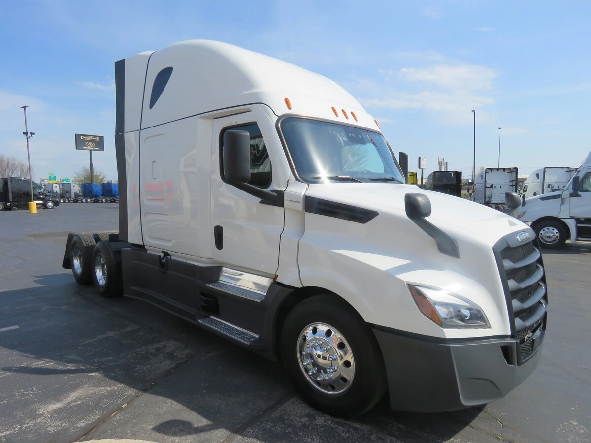 2023 Freightliner Cascadia - image 9