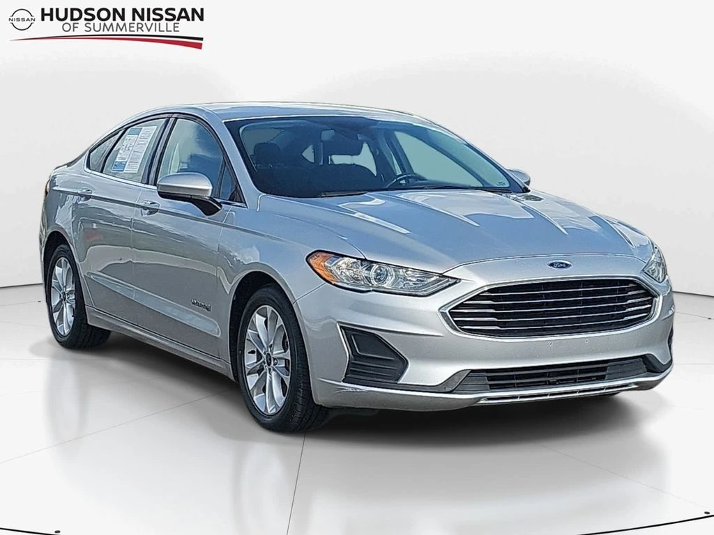 2019 Ford Fusion SE's photo