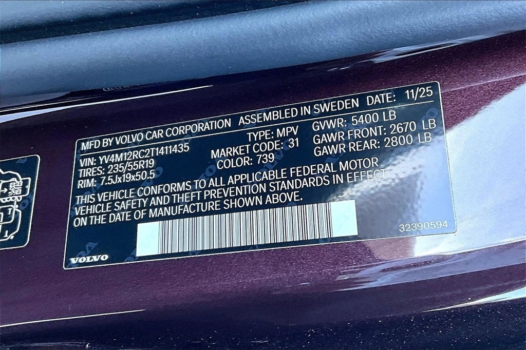 2026 Volvo - image 8