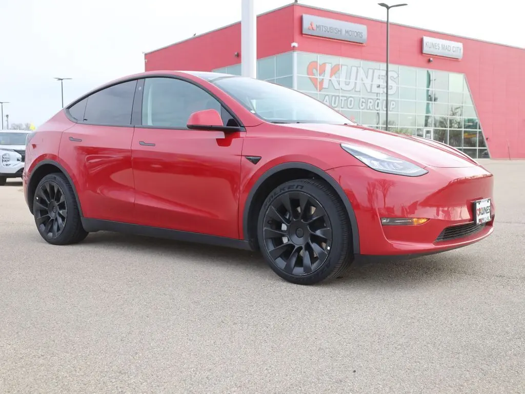 Used 2022 Tesla Model Y Long Range with VIN 7SAYGDEE4NF386816 for sale in Delavan, WI