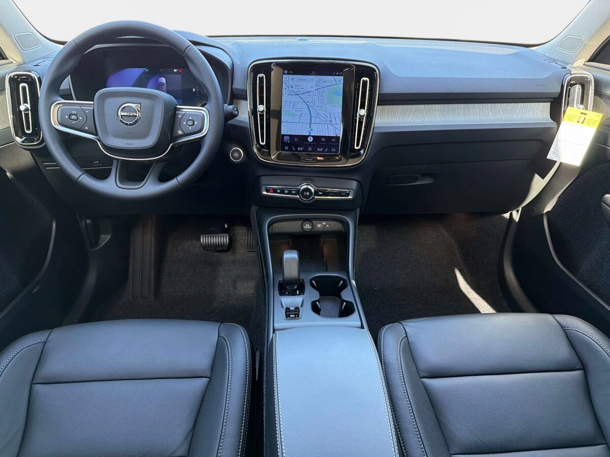 2026 Volvo - image 12