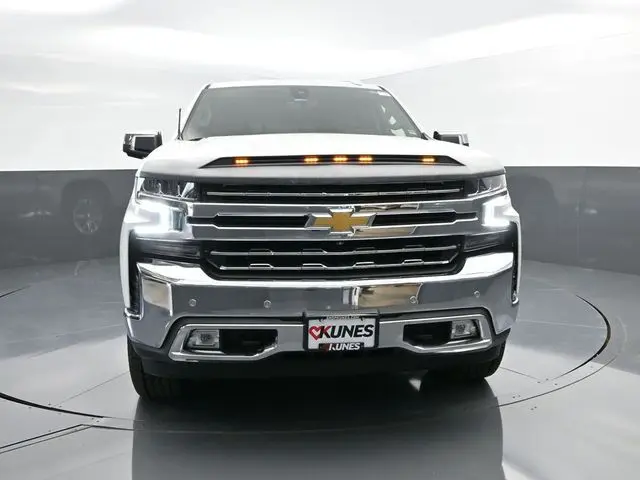 2022 Chevrolet Silverado 1500 LTZ photo 2