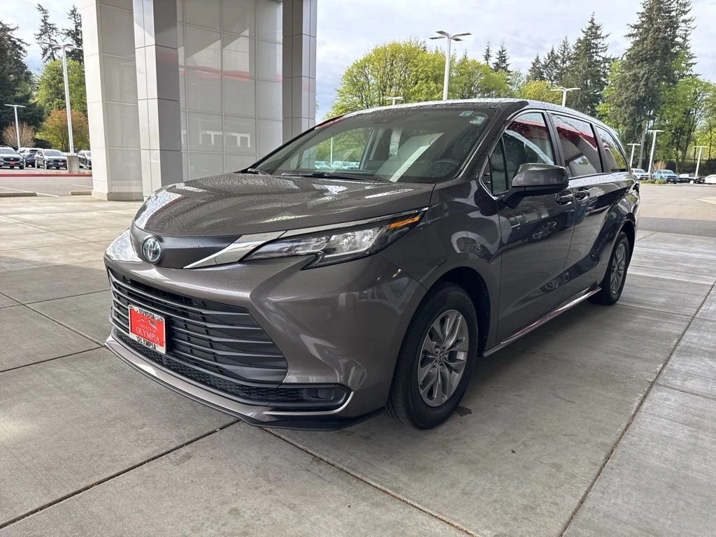 2023 Toyota Sienna LE - Photo 10