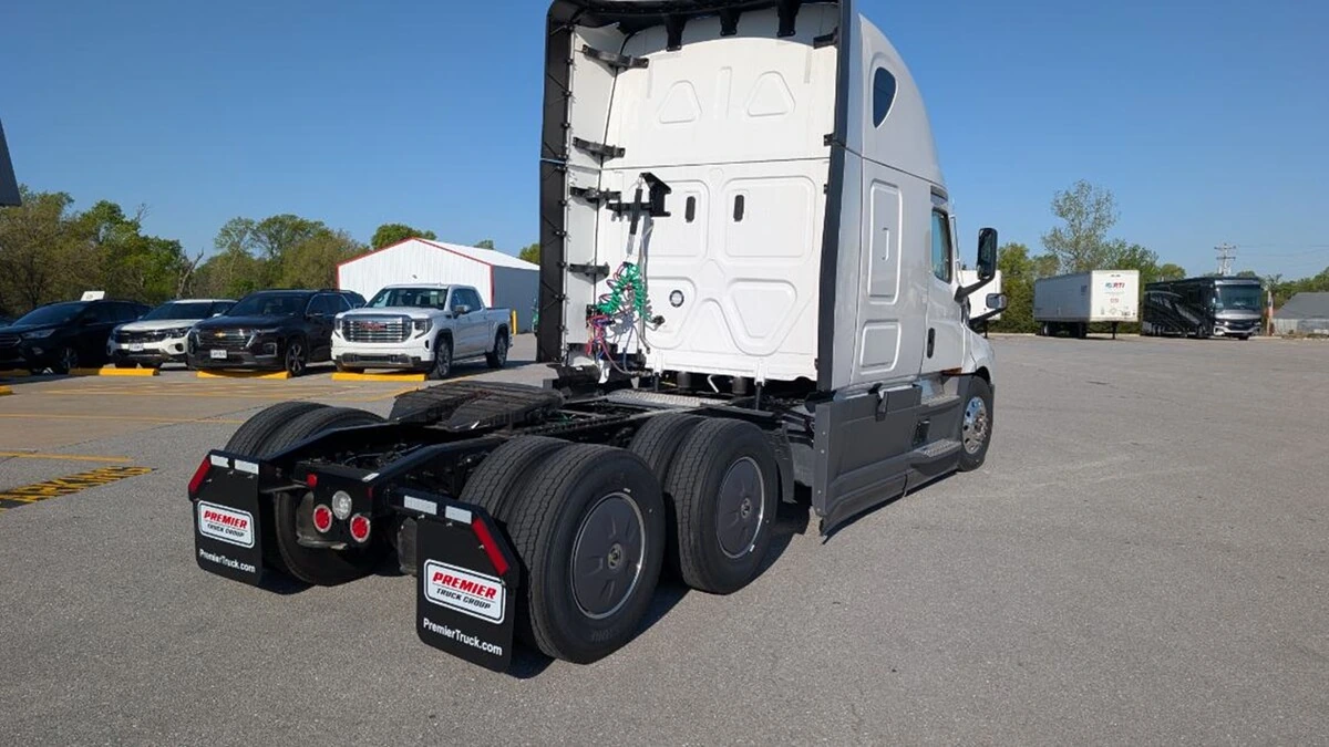 2026 Freightliner Cascadia - image 5