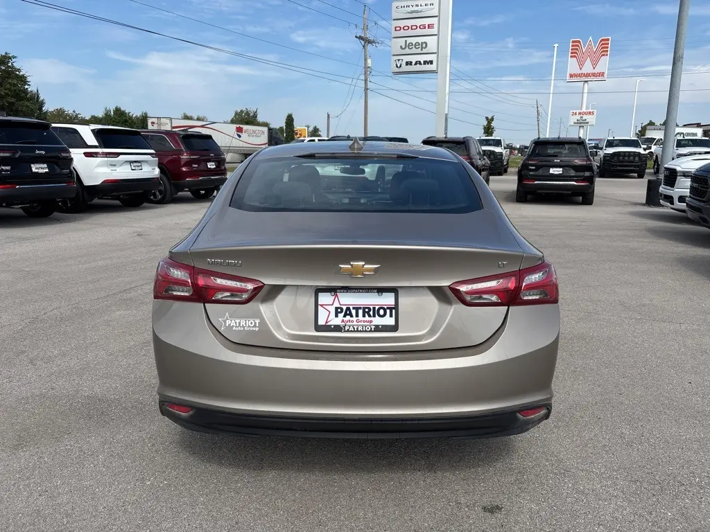 2022 Chevrolet Malibu 1LT photo 4