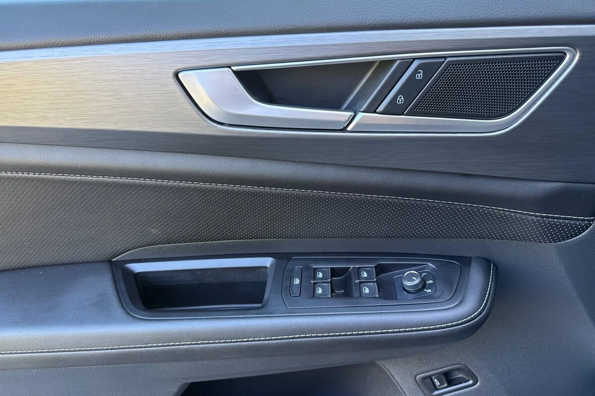 2025 Volkswagen Atlas Cross Sport SE w/Tech - Photo 11