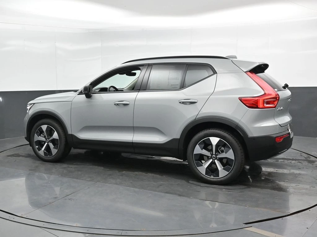 2026 Volvo XC40 Plus - Photo 7