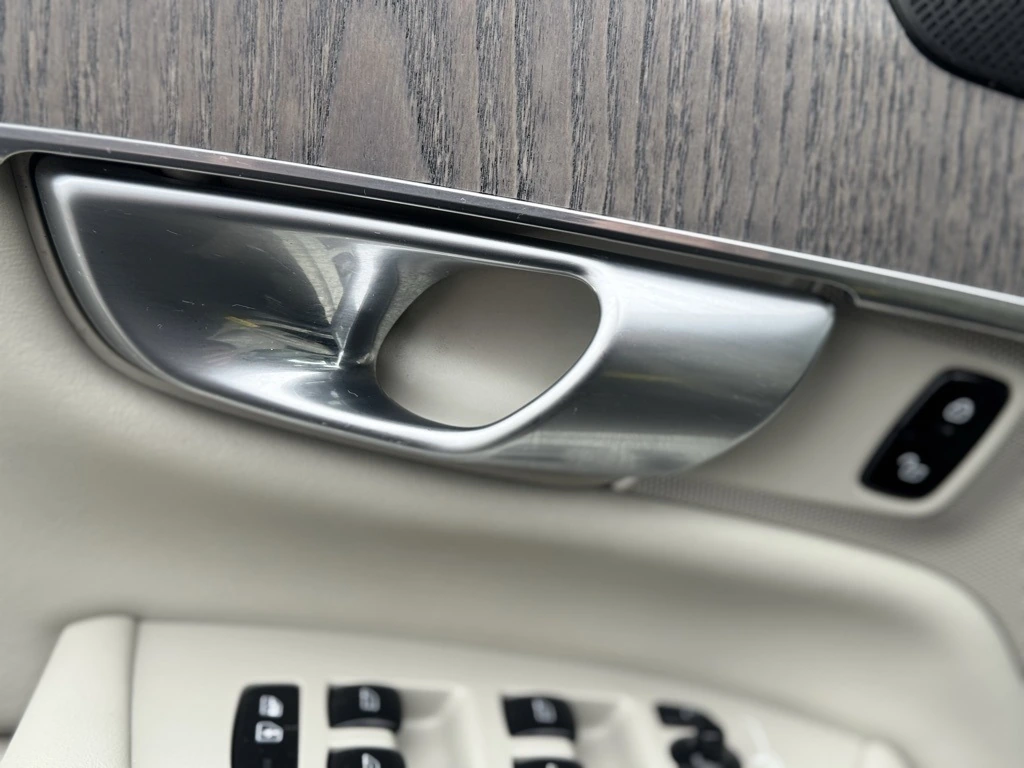 2024 Volvo - image 24