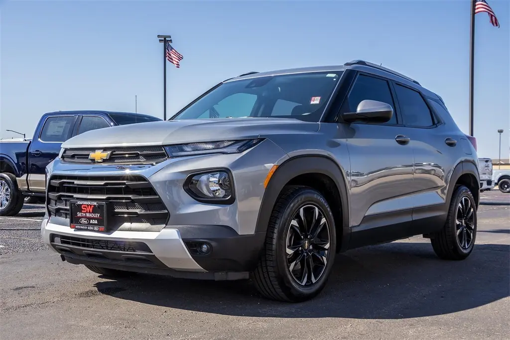 2023 Chevrolet Trailblazer LT photo 2