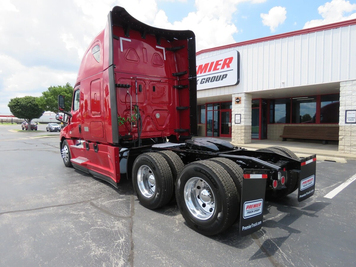 2022 Freightliner Cascadia — photo 3