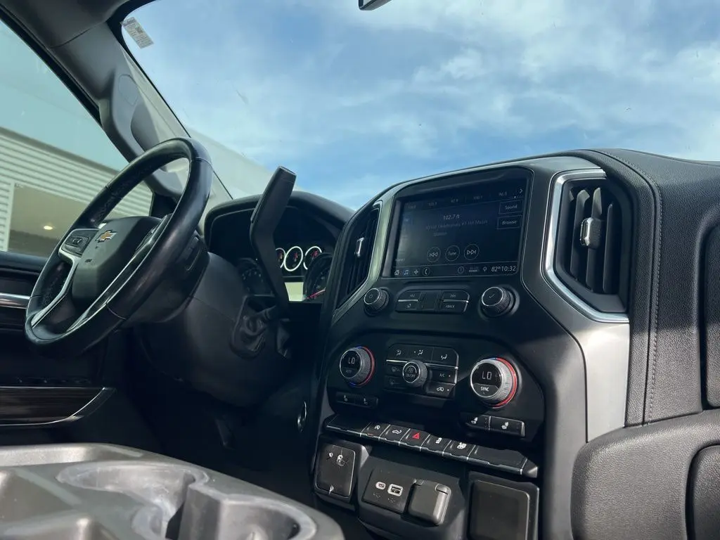 2021 Chevrolet Silverado 1500 LT Texas Edition photo 2