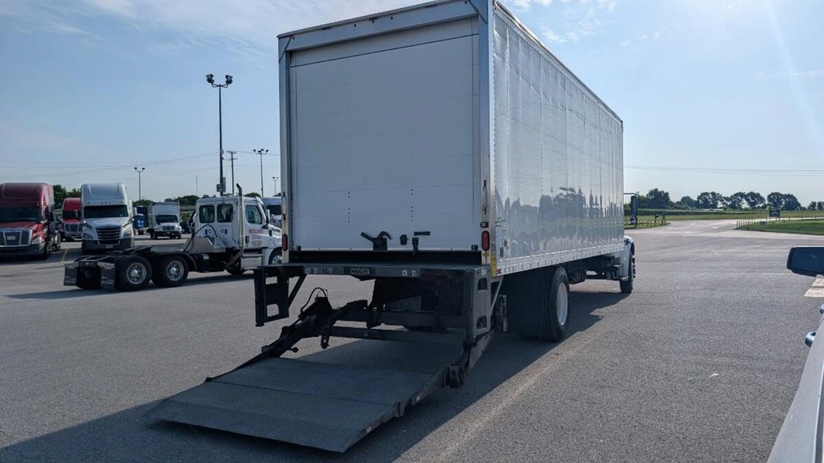 2022 Freightliner M2 106 — photo 8