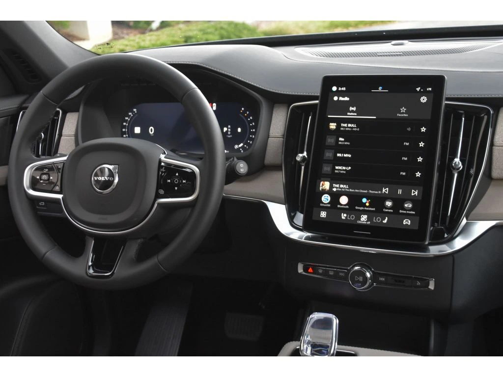 2026 Volvo - image 18