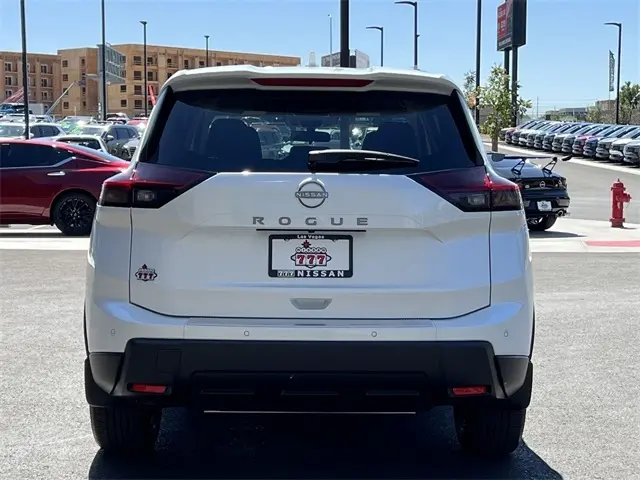 2026 Nissan Rogue SV photo 5