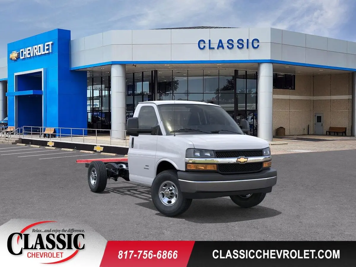 2025 Chevrolet Express Cutaway Base's photo