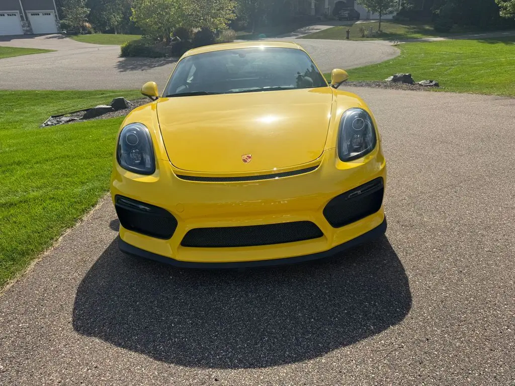 2016 Porsche Cayman GT4 photo 2