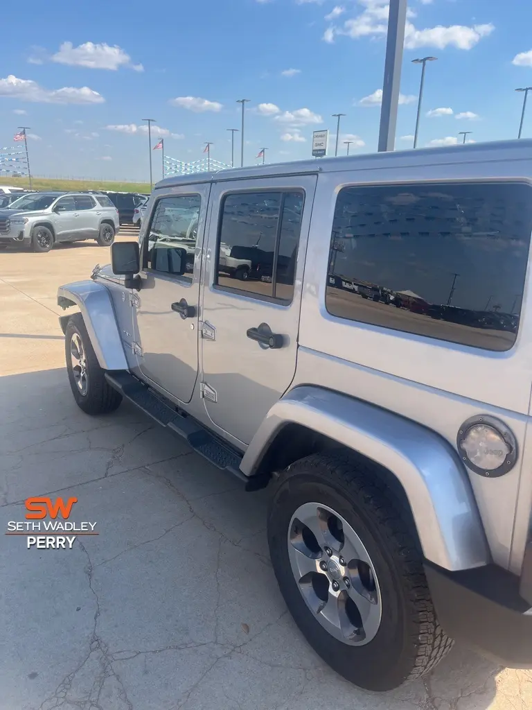 2016 Jeep Wrangler Unlimited Sahara photo 3