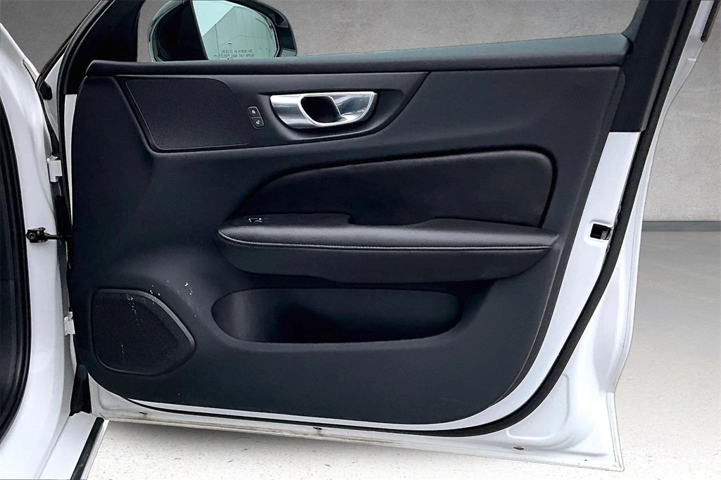 2023 Volvo - image 28