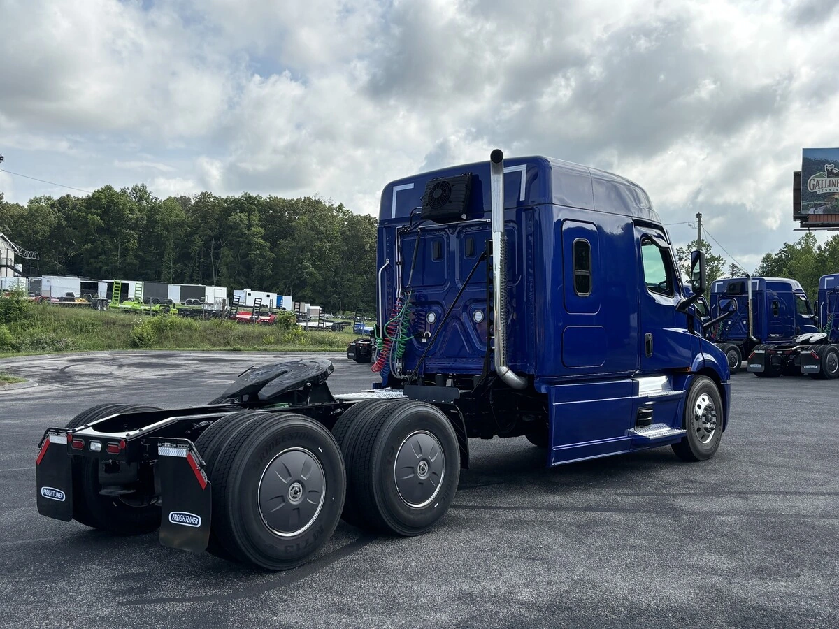 2026 Freightliner Cascadia in Knoxville, TN — photo 6