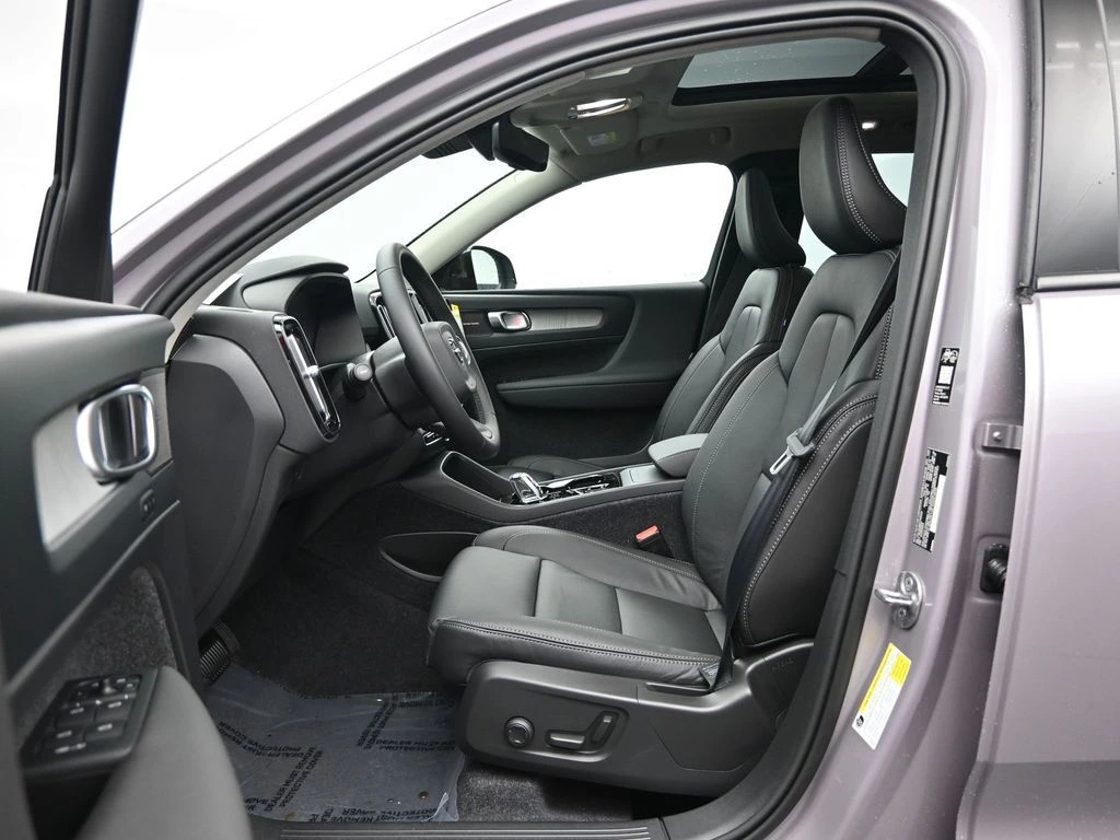 2026 Volvo - image 21