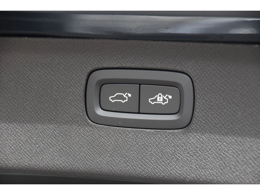 2026 Volvo - image 24